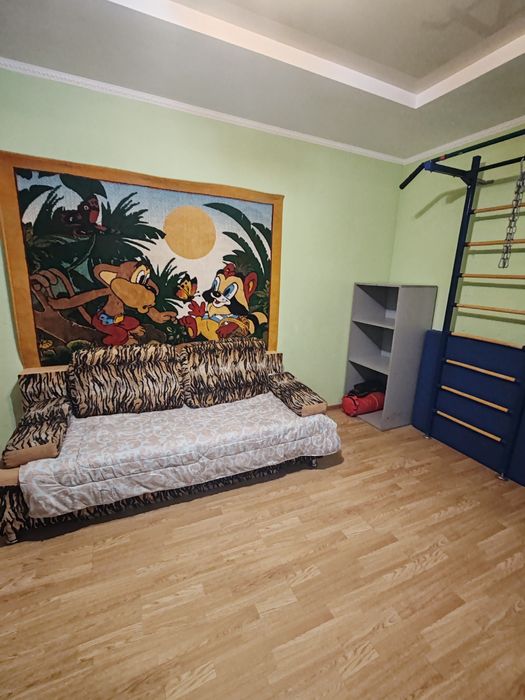 Здається в оренду 4х кімнатна квартира.