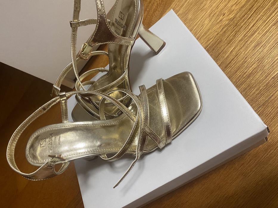 Sandálias Salto Alto Douradas SeaSide 37