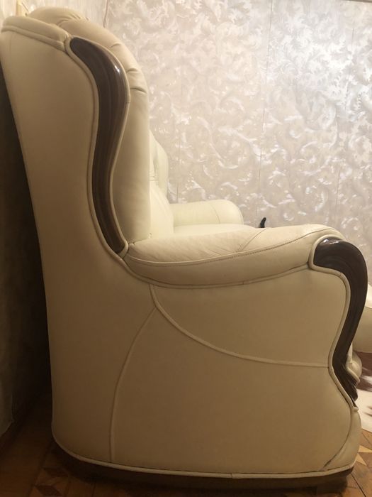 Диван кожаный