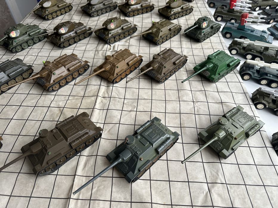 Ігрушка ссср БТР Танк