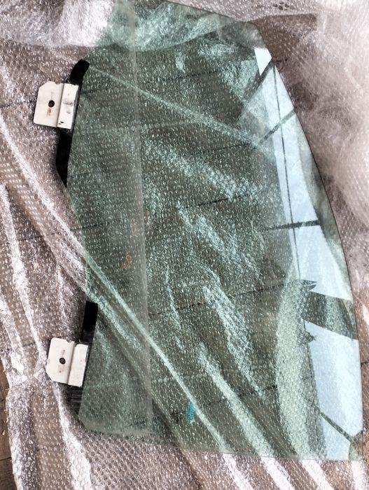 Стекло передане ліве форд ескейп 17 року