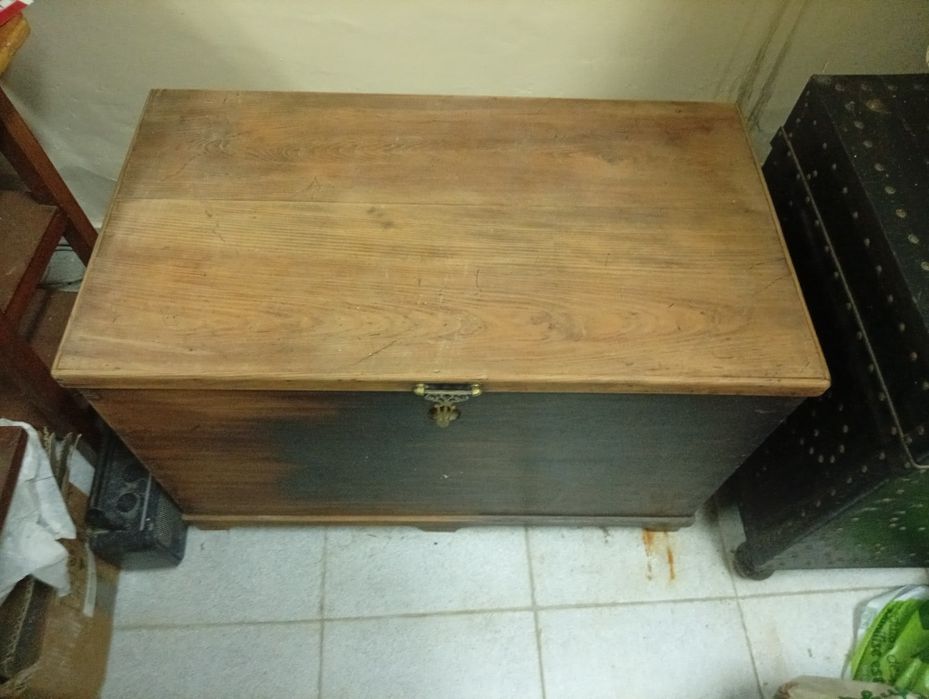 Arca em madeira para arrumação