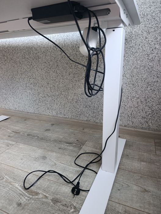 Стіл з регулюванням висоти e-table від Kulik System SNITE