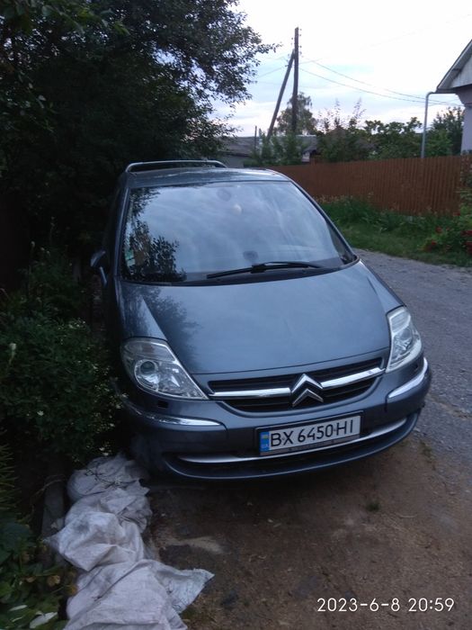 Продам машину CITROEN C8