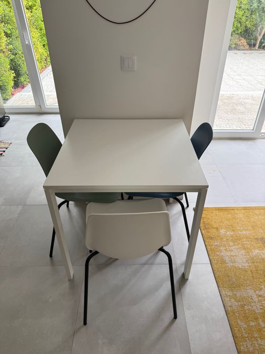 Mesa de cozinha quadrada com 3 cadeiras