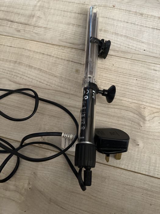 grzałka akwariowa z termostatem marki Interpet Deltatherm o mocy 200W.