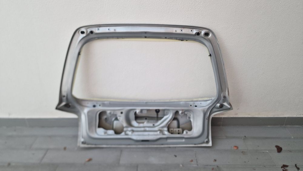 Nissan Micra 2001, Tampa da Mala sem Vidro