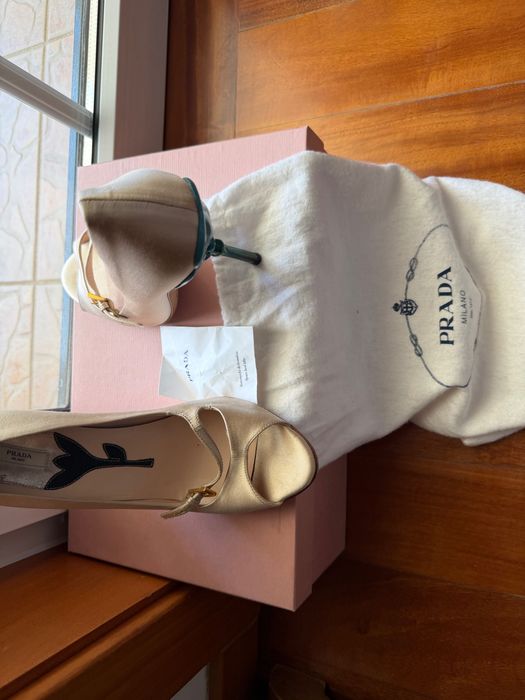Sapatos Peep Toe Prada 37 Cetim Dourado Salto Esculpido – Originais Full Set