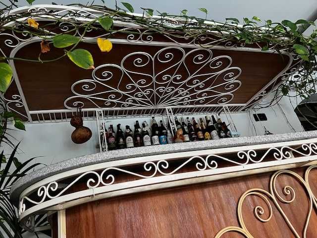 BAR em ferro forjado e granito