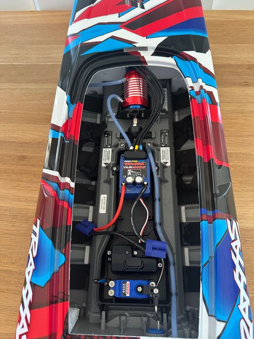 Traxxas M41  motorówka katamaran RC