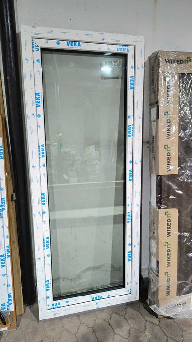 okno balkonowe białe 865 x2170 ukryte zawiasy z szybą przeciwsłoneczną