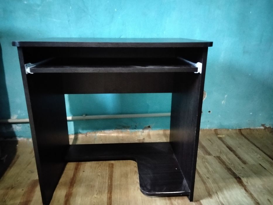 Компьютерный стол / столик