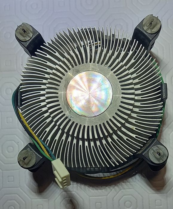 Intel Core 2 Duo E8400 Processor + Cooler (Socket 775 LGA)425814056219463683