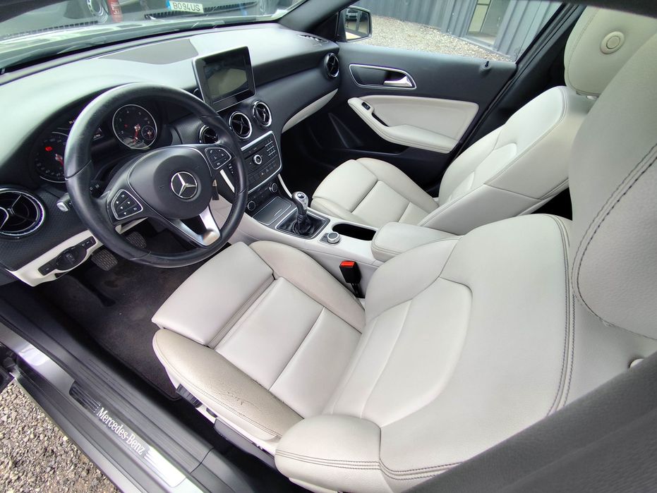 Mercedes A180, teto panorâmico, estofos em pele, 182000kms, Gasóleo, Excelente estado!! Desde 172€€