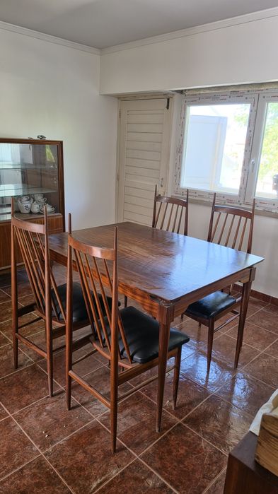 Conjunto Sala de Jantar Mid-Century: Mesa Extensível + 6 Cadeiras (Impecáveis) + vitrine