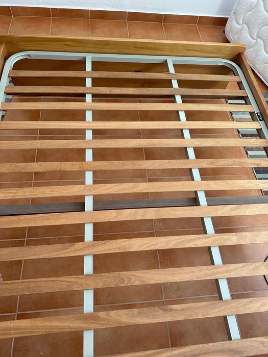 Cama casal Madeira j boa
