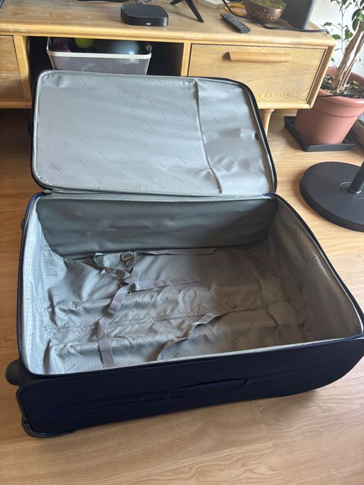 Large Samsonite Luggage64175177766146122