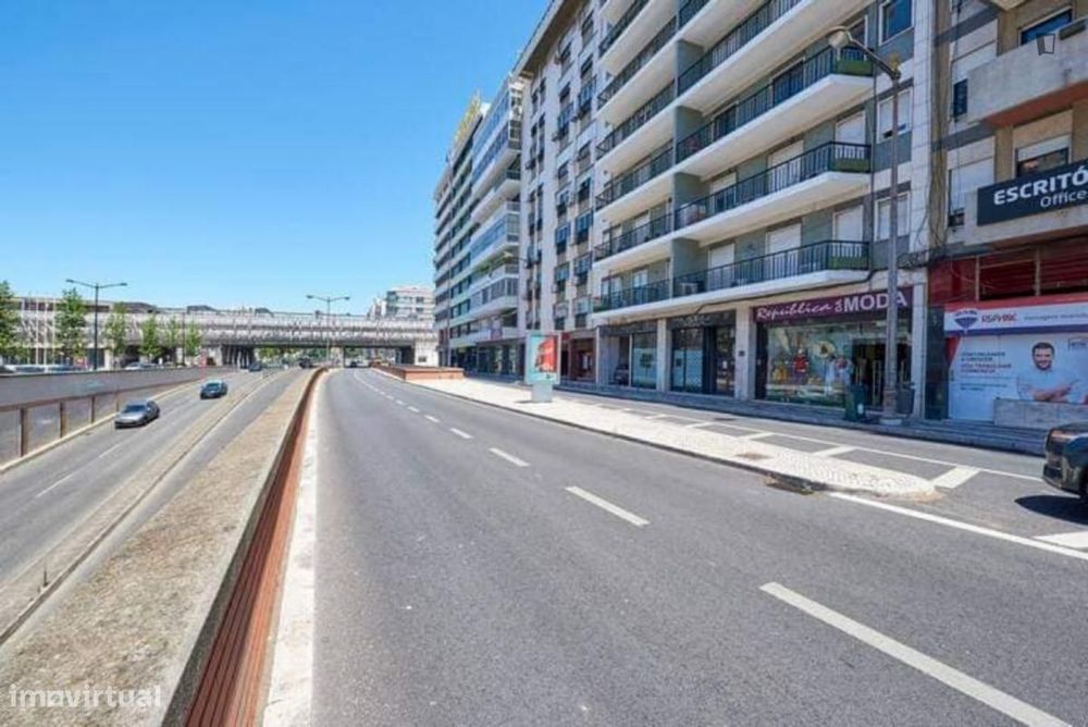 Apartamento com 5 quartos - localizado em Entrecampos Lisbon