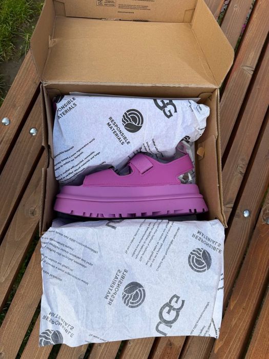 Босоніжки UGG 24,5 см 38 розмір