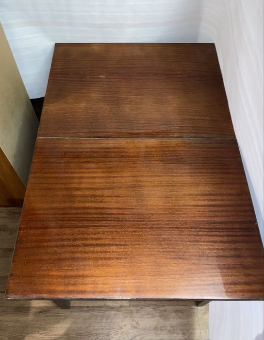 Раскладной обеденный стол