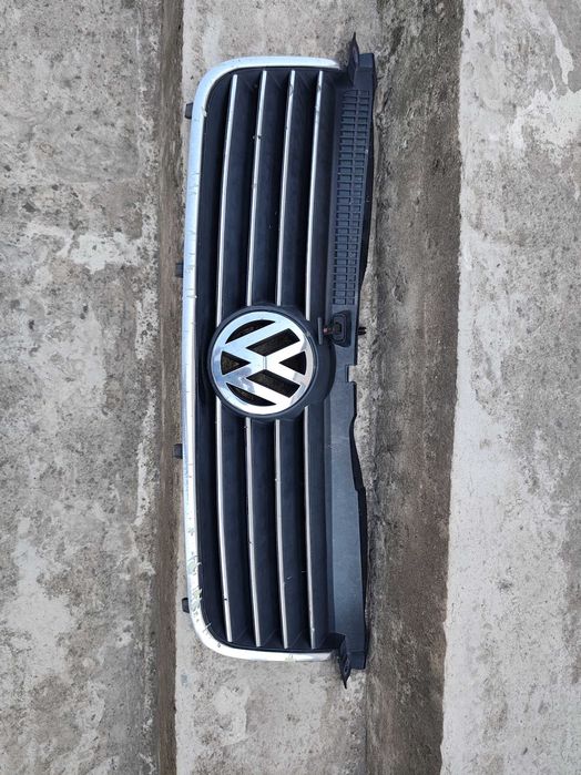 Продам решітку радиатора Volkswagen Passat B5