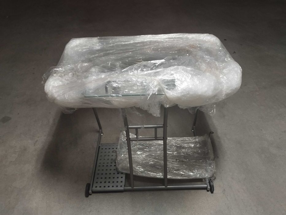 Mesa em vidro para computador