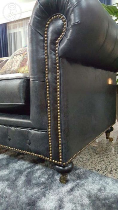 Sofa Chesterfield em pele envelhecida - Novo