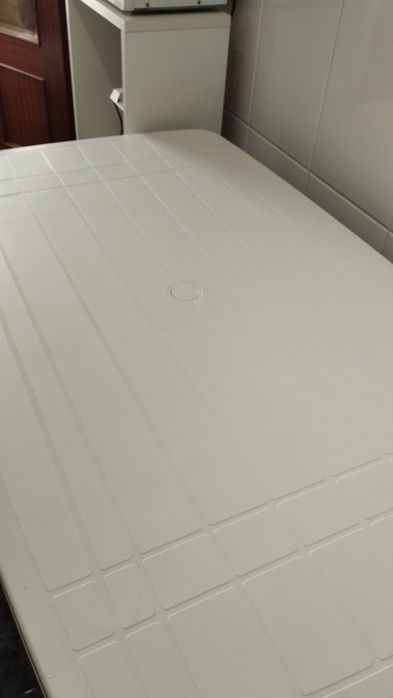 Conjunto de mesa com cadeiras