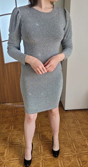 Sukienka wieczorowa błyszcząca na sylwestra
