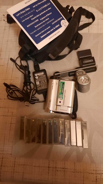 kamera sony handycam jak nowa plus 12kasety 2akumulatory i akcesoria