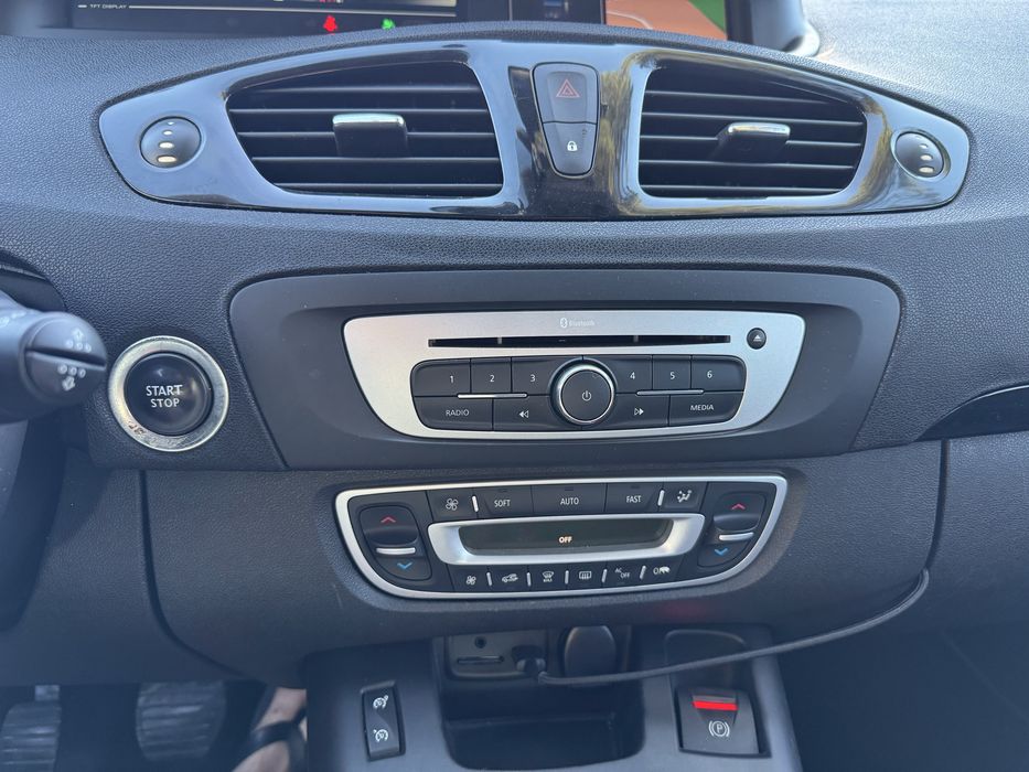 Renault Grand Scenic — photo 2