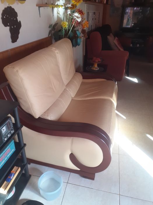 Sofá de pele em estado impecável