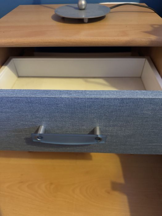 Comoda + mesa de cabeceira