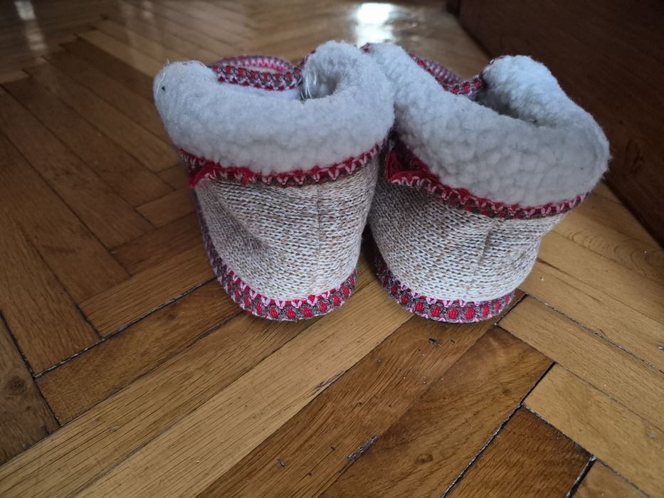 Хутряні тапочки, капці, чуні