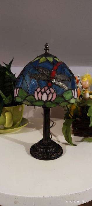 Lampka nocna witrażowa kwiaty lotosu z ważkami