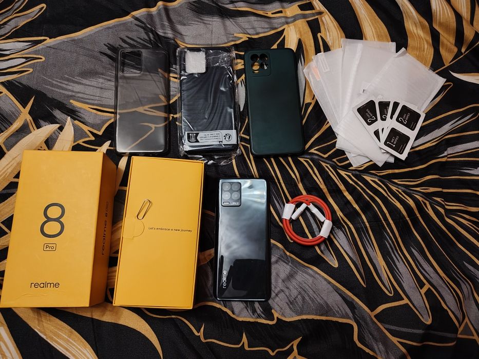 Smartfon Realme 8 pro duży zestaw