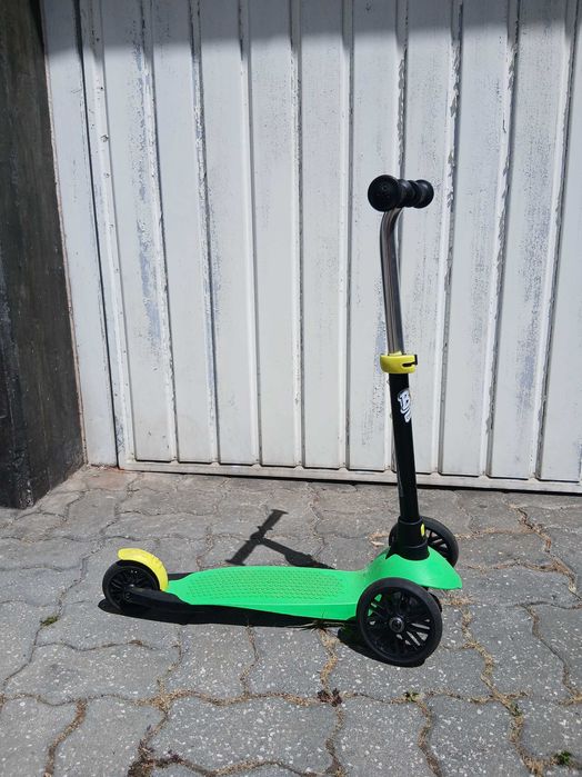 trotinete infantil Oxelo (Decathlon), modelo B1, em verde e preto