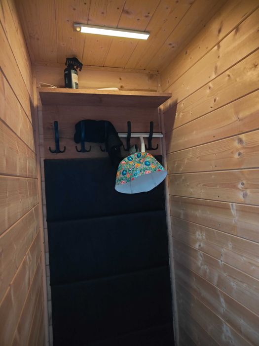 sauna sucha fińska | ogrodowa, z przedsionkiem, domkiem narzędziowym
