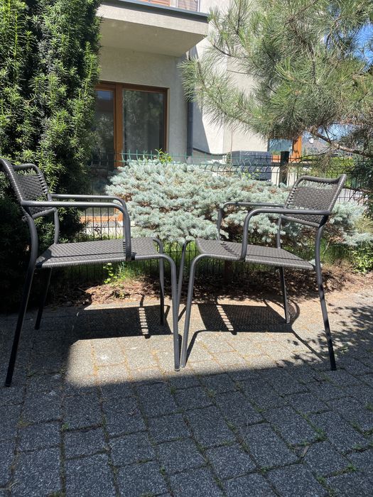 Sprzedam 2 krzesła ogrodowe IKEA LÄCKÖ — jak nowe!