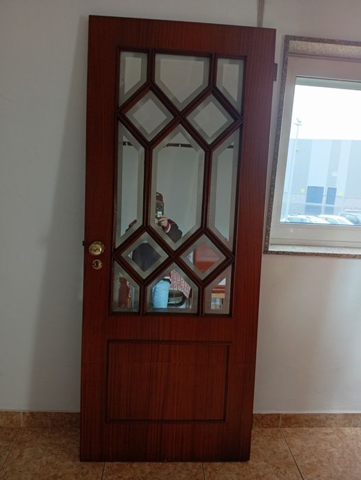 Portas interioes, de madeira carvalho. Com vidro.