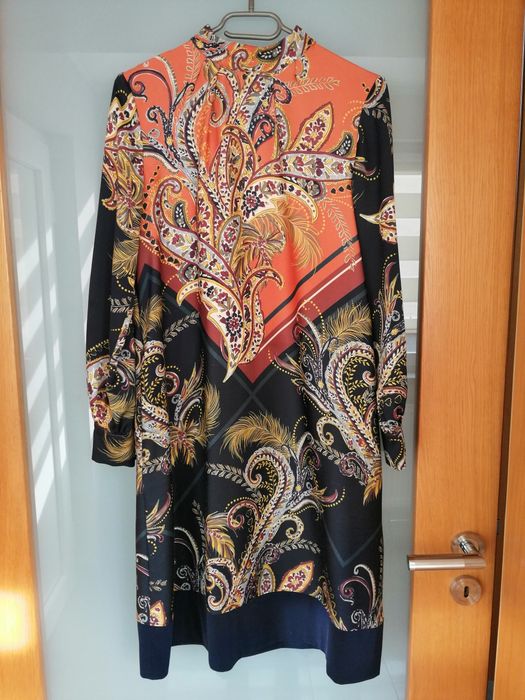 Sukienka ze stójką