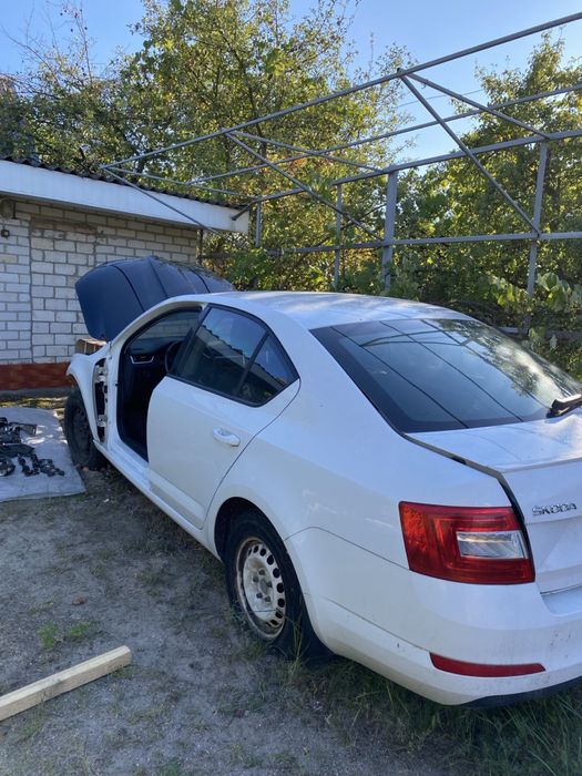 Стартер  1.8 бензин на Skoda Octavia A7