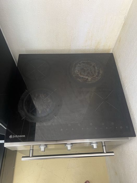 Placa de indução Johnson / 4 meses de uso.