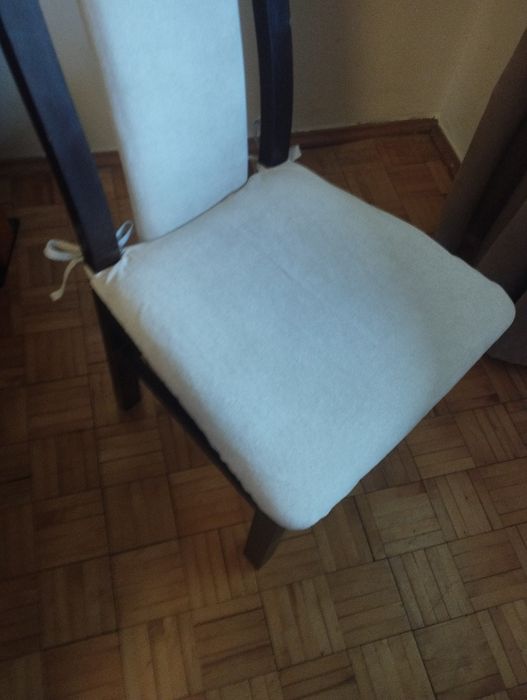 Pokrowce na krzesła kremowe, beżowe