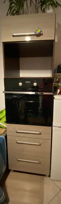 Piekarnik w zabudowie Amica