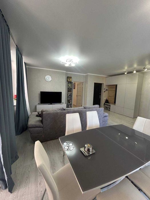 ПРОДАМ 2-кімнатну квартиру з великою кухнею 40 м2 в ЖК "Дмитріївський" на Таїрова