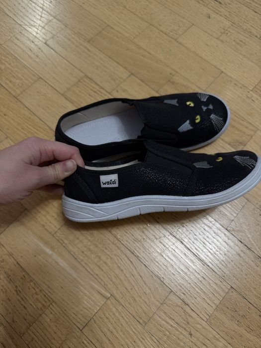 Тапочки для дівчинки 35 р. - 22см. waldi змінне взуття котики