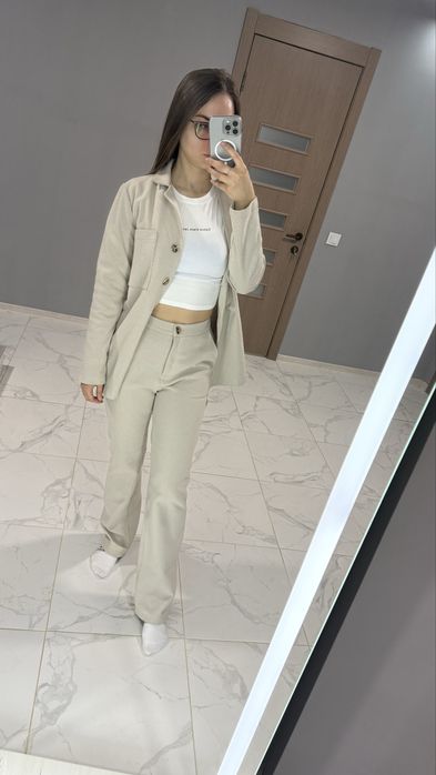 Бежевий костюм теплий