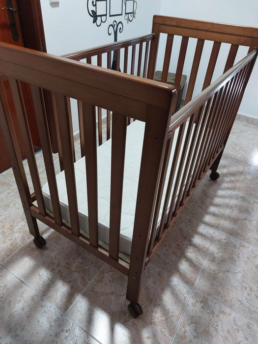 Cama de bebé,  marca Trama