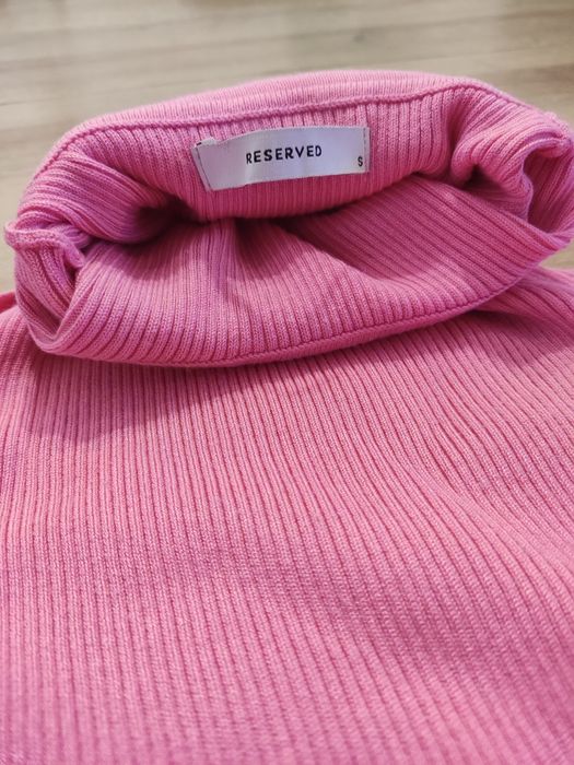 Różowy golf bez rękawów